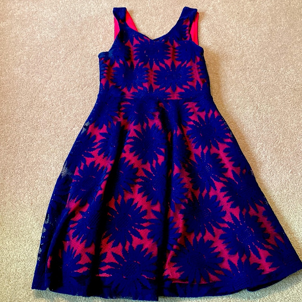 Beautiful girls Nicole Miller Dress